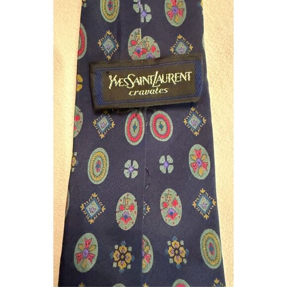 Yves Saint Laurent Men’s 100% Silk Necktie - Picture 6 of 9